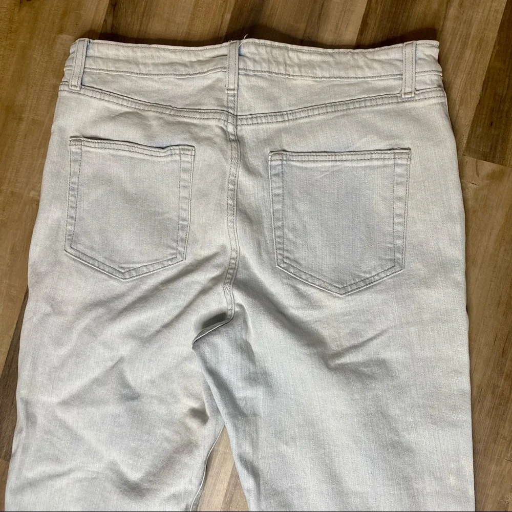 NWOT Wild Fable High Waisted Distressed Light Wash Mom Jeans - Picture 6 of 8